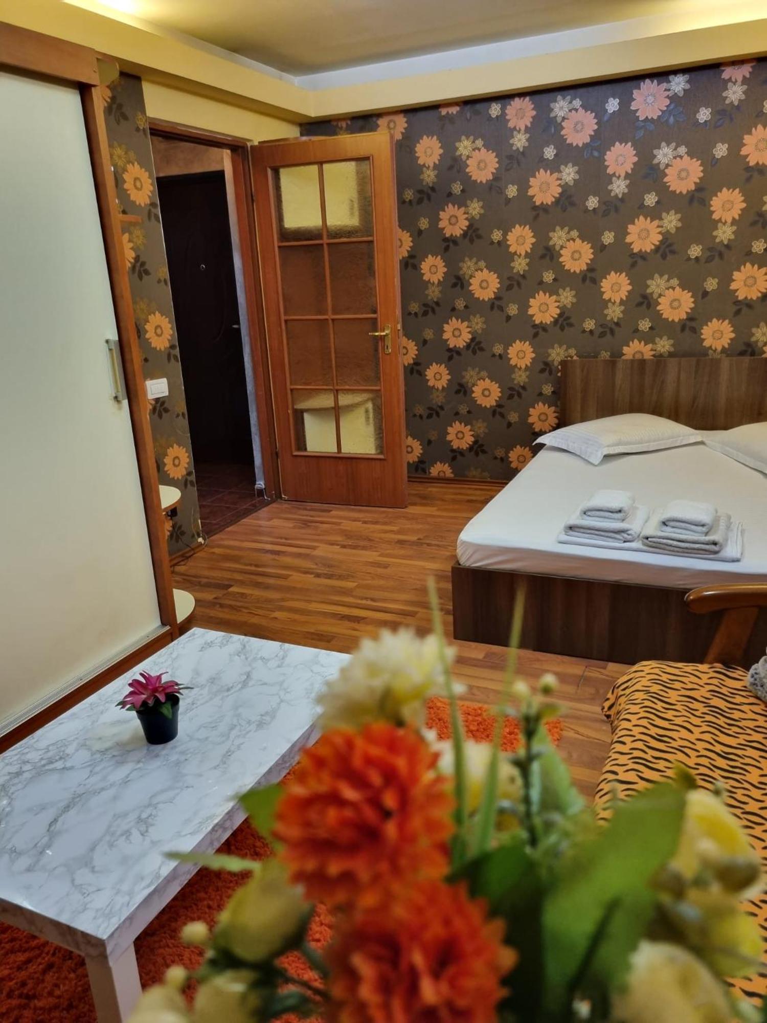 My House - Ultracentral Romana Square Near Old Town 부쿠레슈티 외부 사진